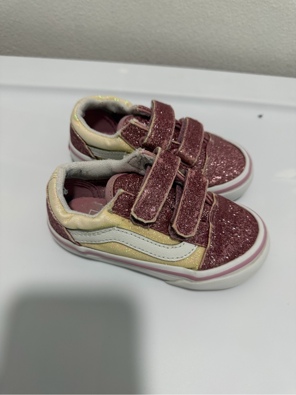 Vans Kids Glitter Velcro Sneakers in Mauve and Cream